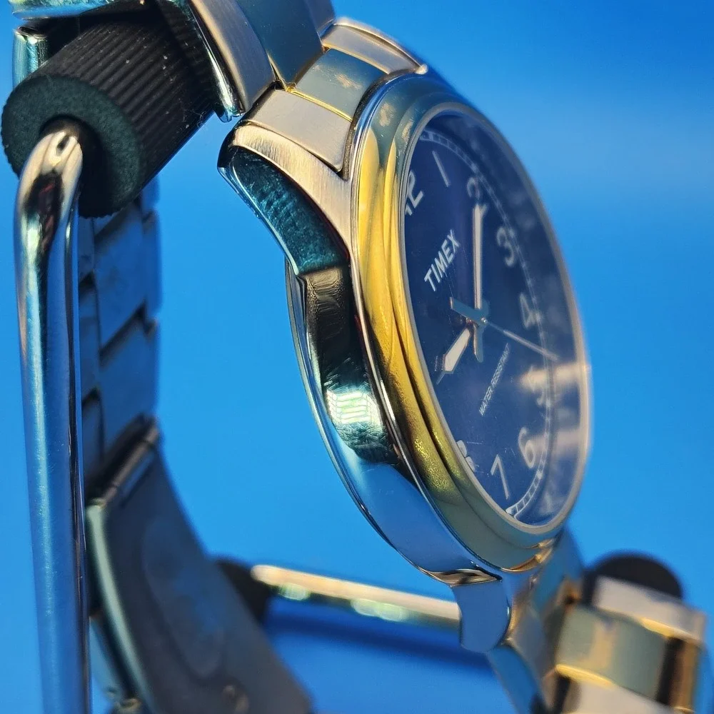 Vintage 2006 Timex 38mm Two‎ Tone Mens Quartz Watch Stainless Steel